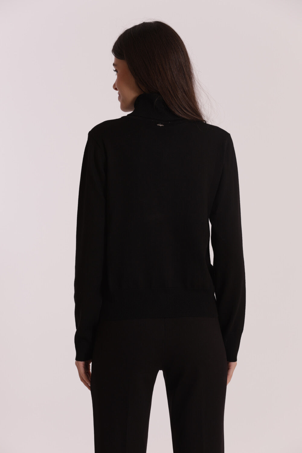 MAGLIA COLLO ALTO IN MANO FREDDA