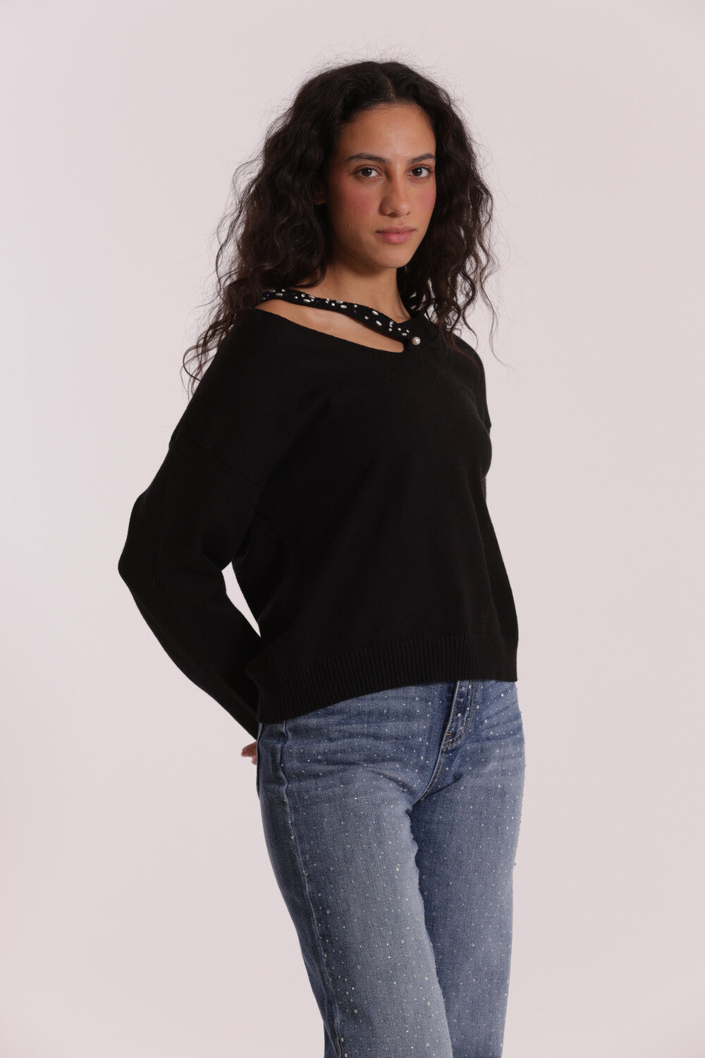 MAGLIA SCOLLO V CUT OUT CON STRASS
