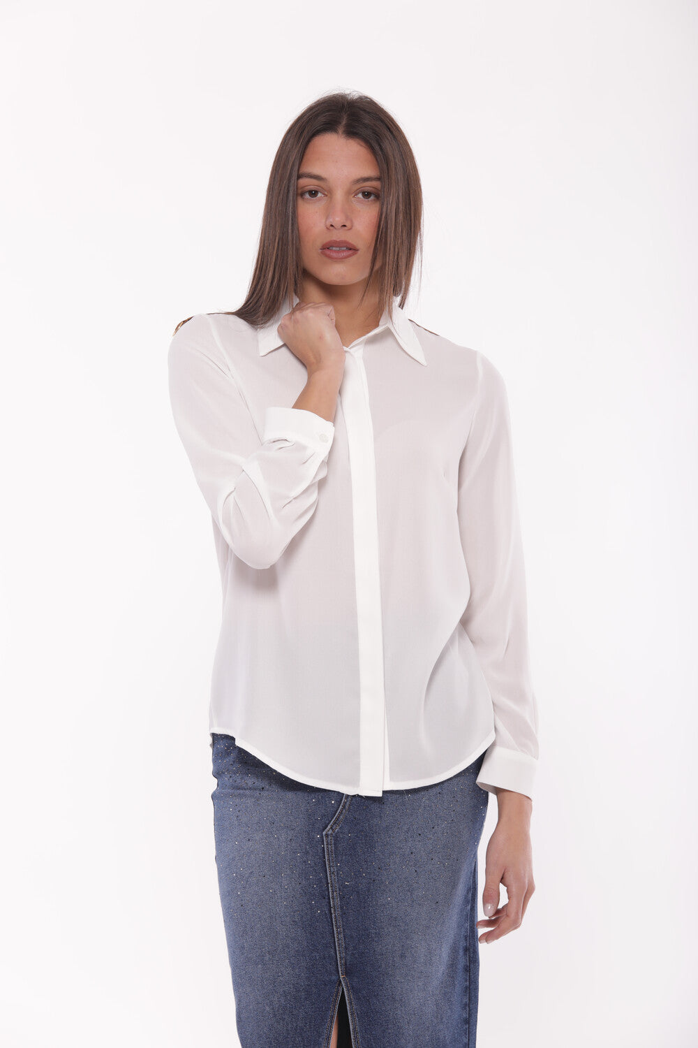 CAMICIA CON DETTAGLIO SU SPALLA