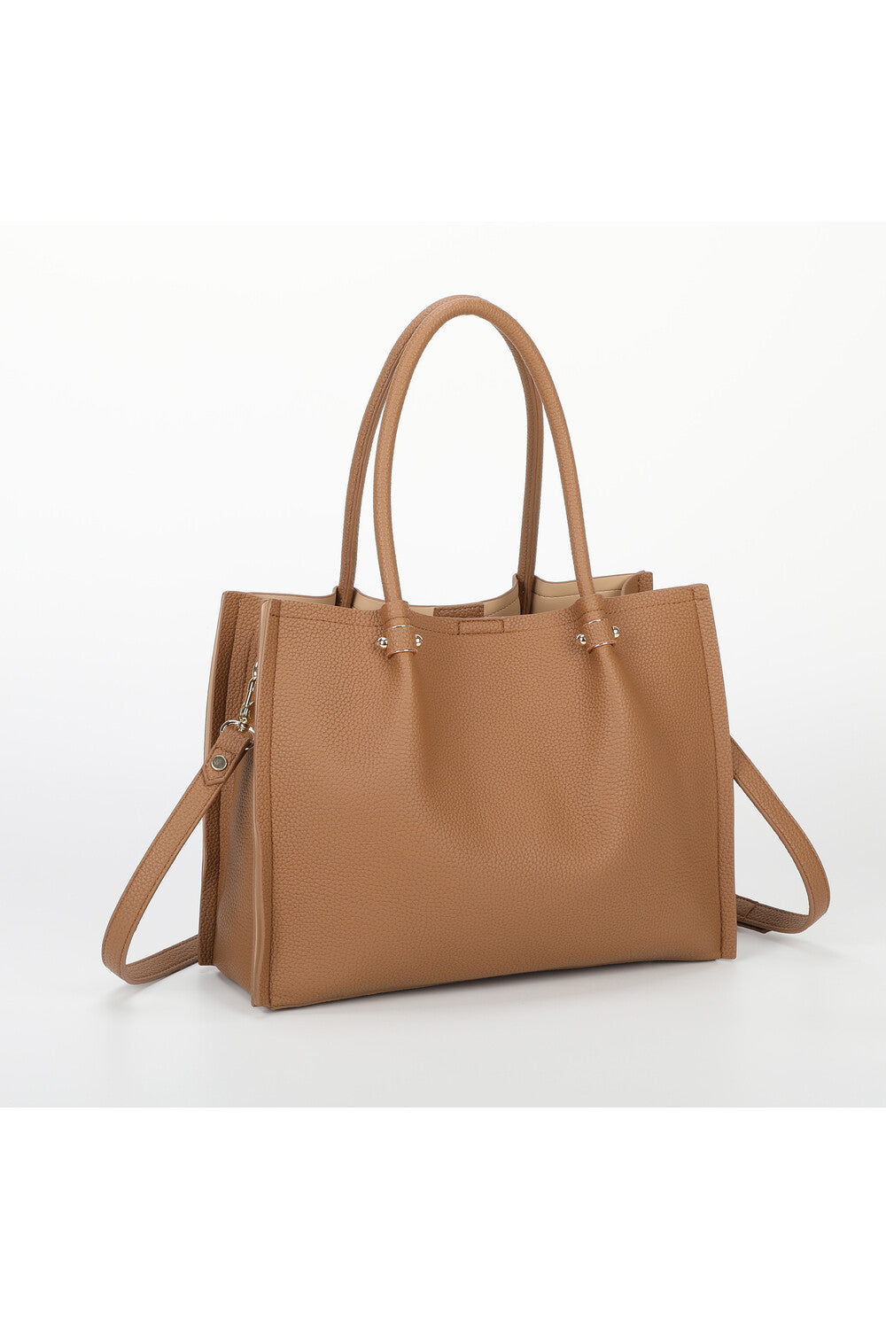 BORSA A SPALLA CON RIFINITURE IN TINTA