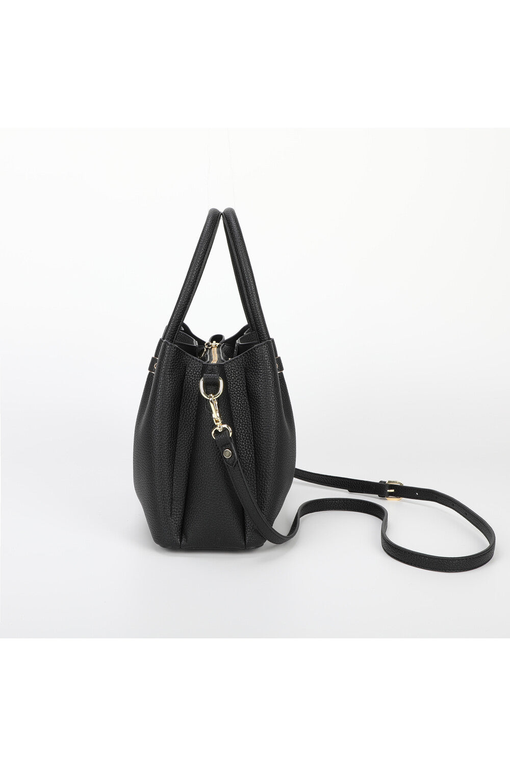BORSA A MANO CON RIFINITURE IN TINTA
