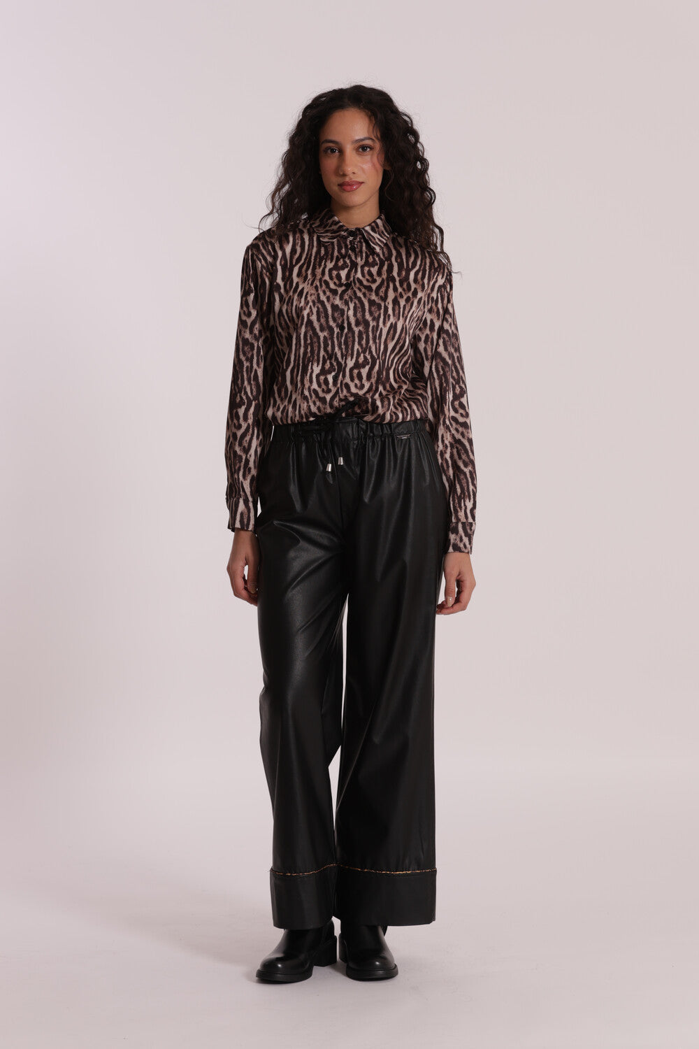PANTALONE PALAZZO IN SIMIL PELLE CON DETTAGLIO ANIMALIER