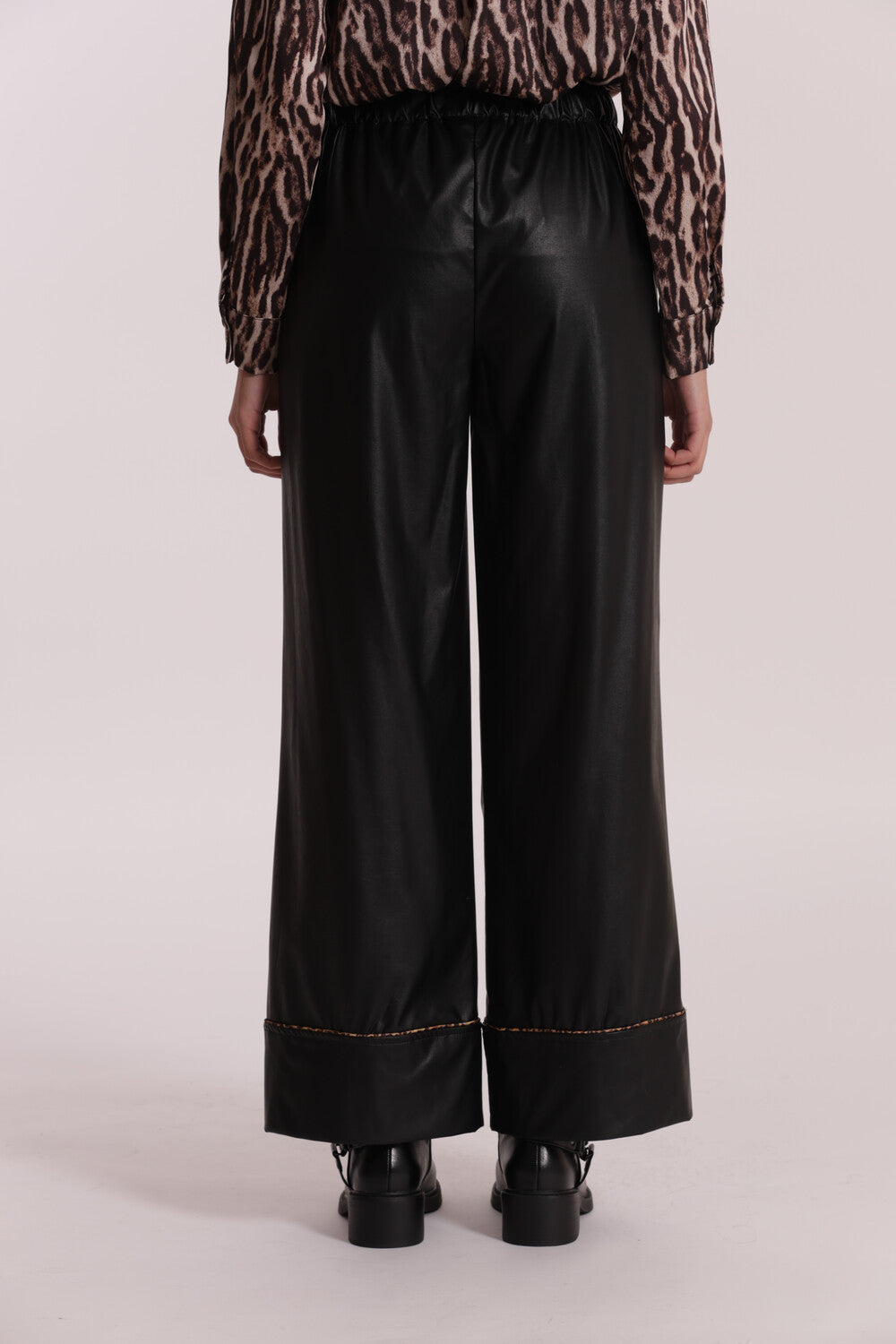 PANTALONE PALAZZO IN SIMIL PELLE CON DETTAGLIO ANIMALIER