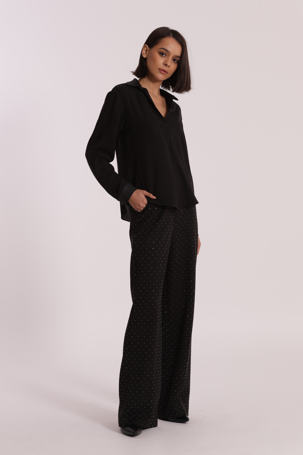 PANTALONE PALAZZO CON APPLICAZIONE DI STRASS