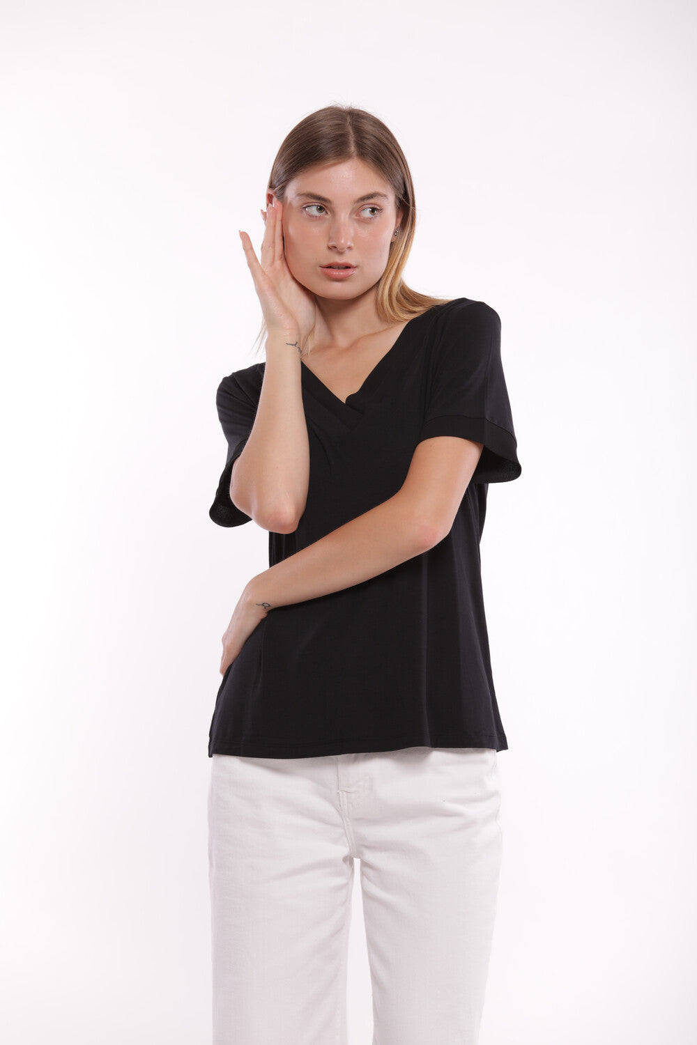 T-SHIRT SCOLLO A V CON DETTAGLI IN GEORGETTE