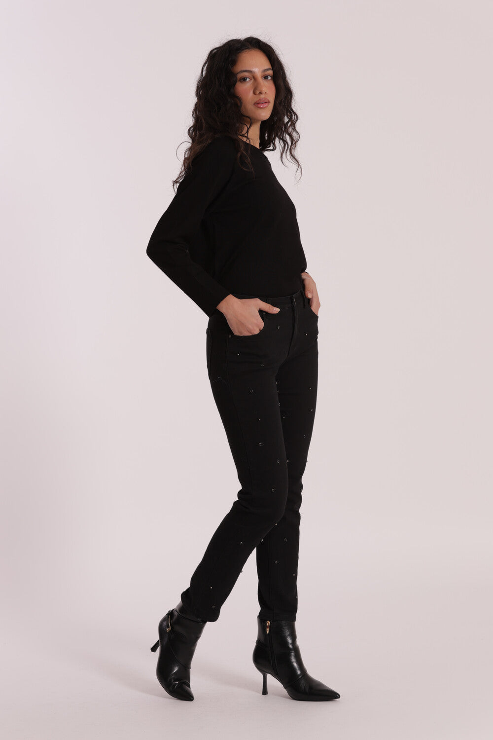 JEANS SIGARETTA CON APPLICAZIONI