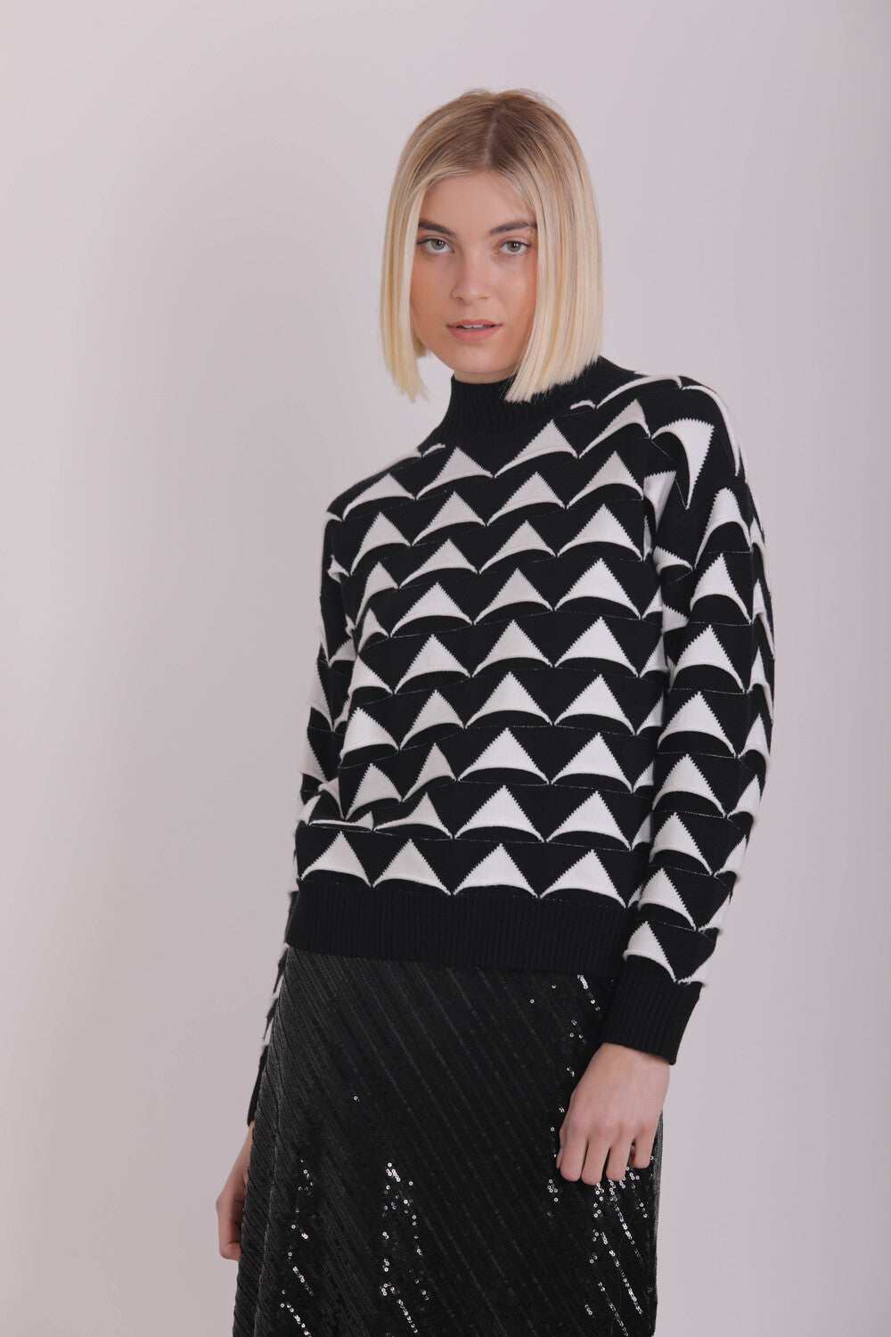 MAGLIA LUPETTO CON MOTIVO A TRIANGOLI