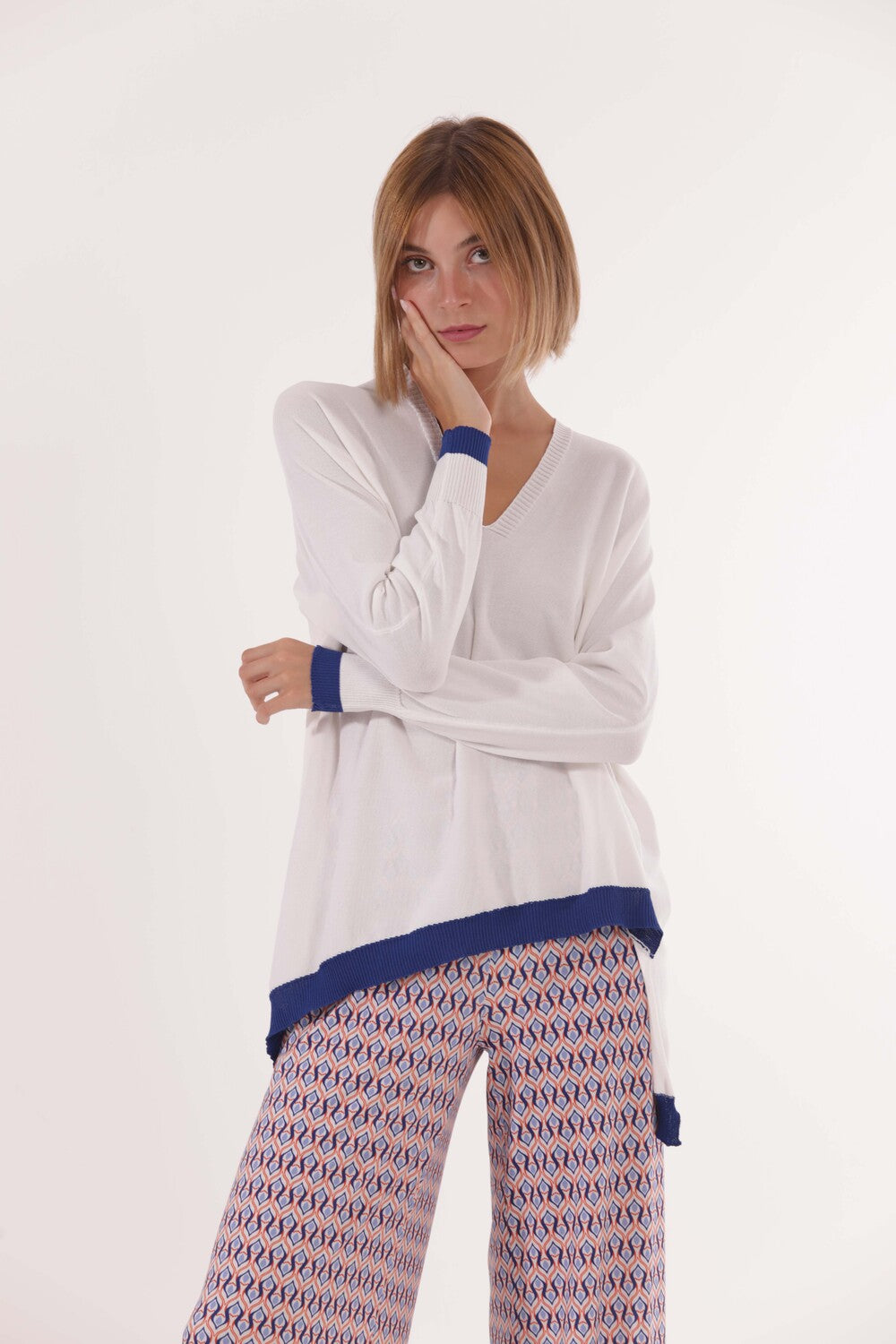 MAXI MAGLIA CON TAGLIO TRASVERSALE BICOLOR