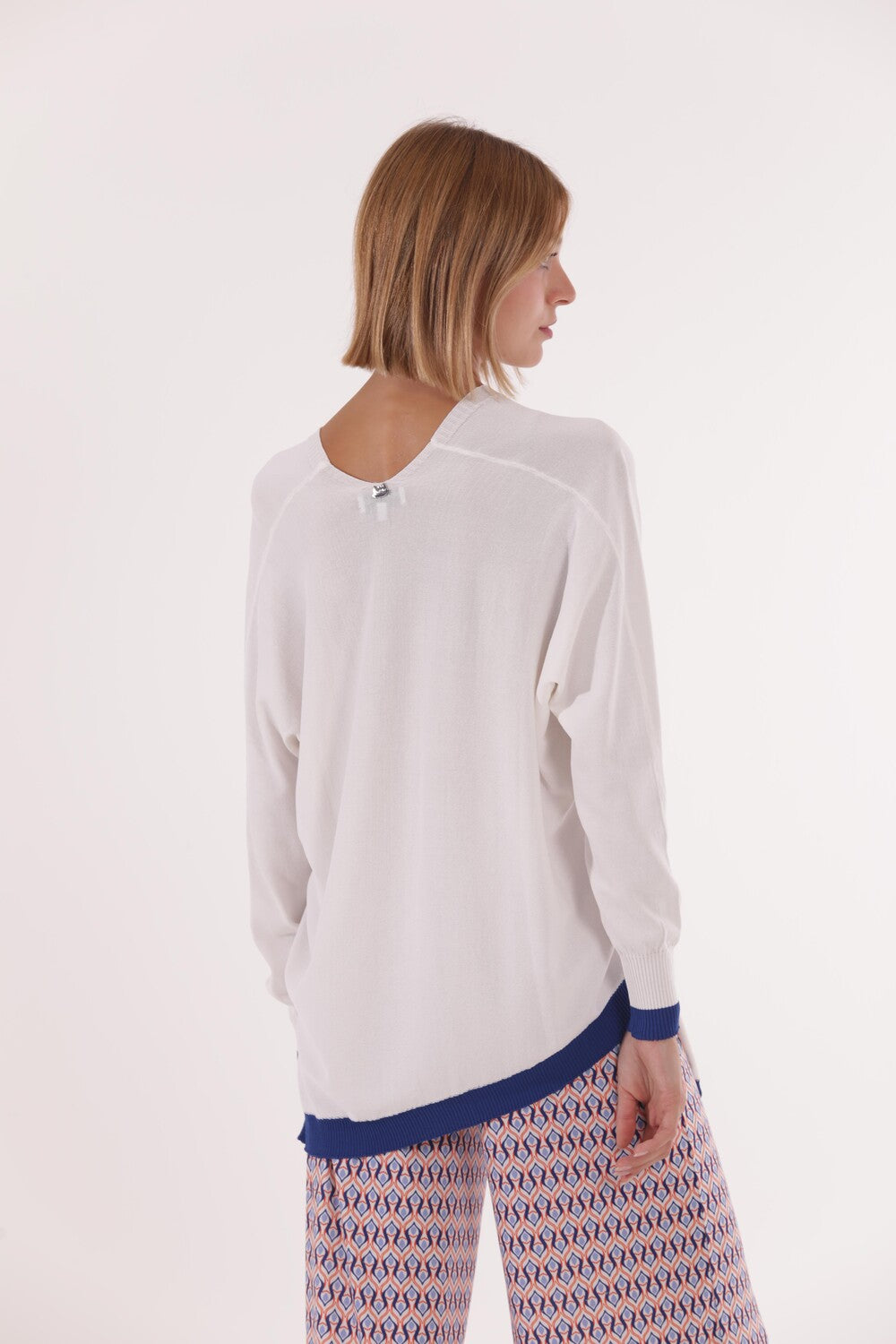 MAXI MAGLIA CON TAGLIO TRASVERSALE BICOLOR