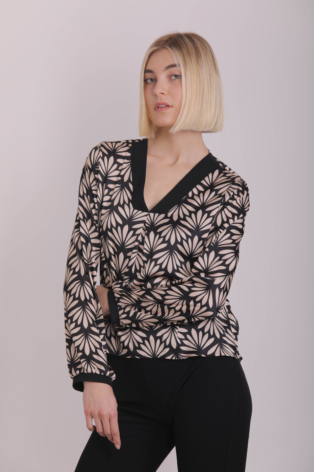 BLUSA SCOLLO A V FANTASIA FOGLIE