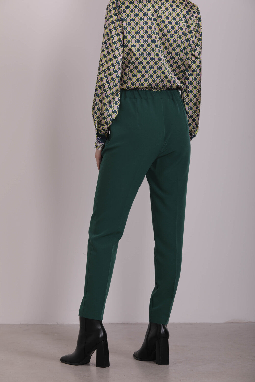 PANTALONE CON ELASTICO DIETRO IN TESSUTO TECNICO