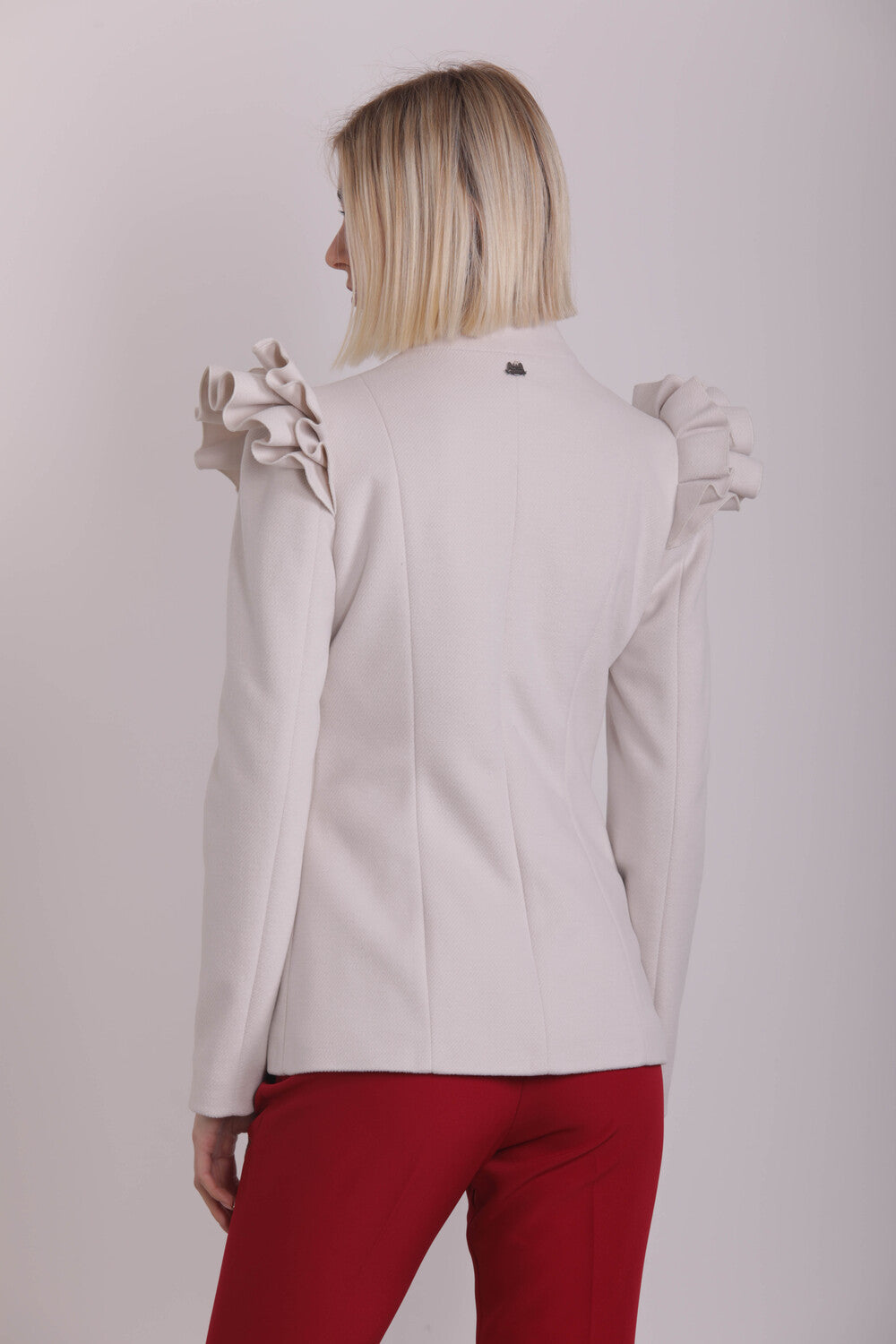 CAPPOTTO CORTO CON ROUCHES SU SPALLE