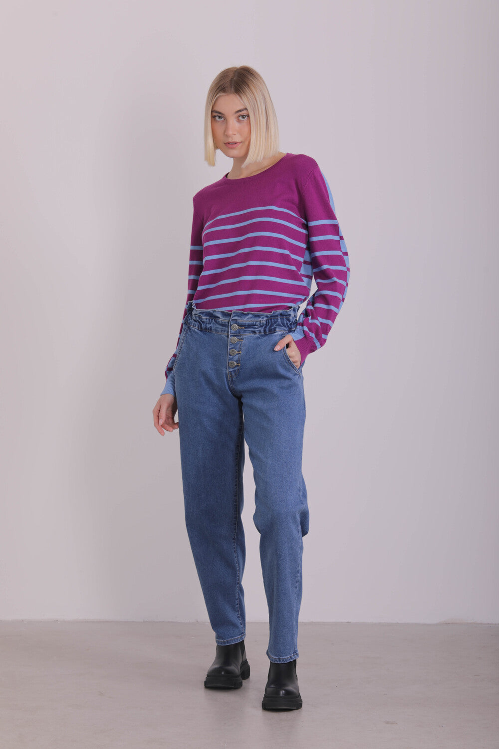 JEANS BAGGY CON OCCHIELLI SU TASCA