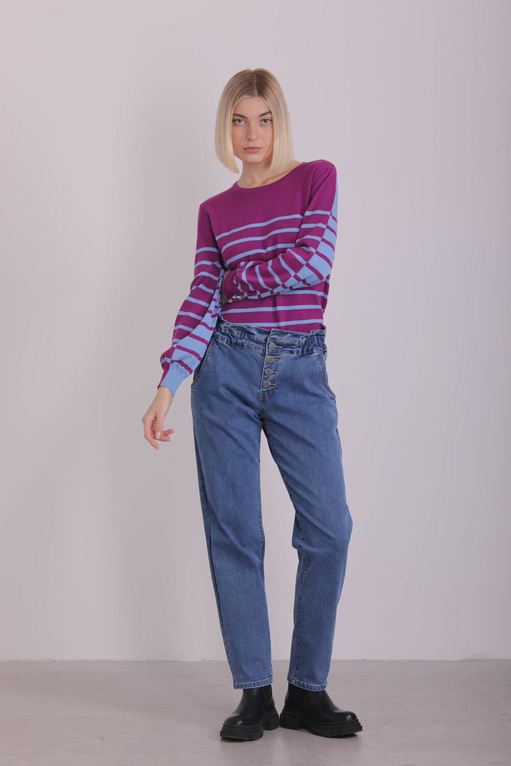 JEANS BAGGY CON OCCHIELLI SU TASCA