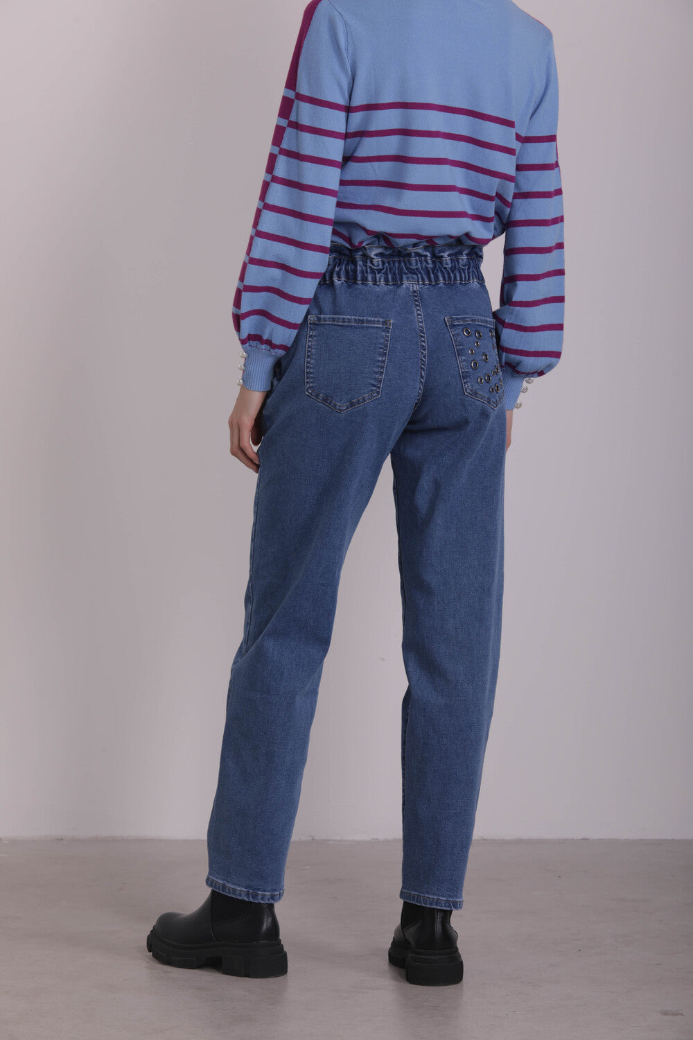JEANS BAGGY CON OCCHIELLI SU TASCA