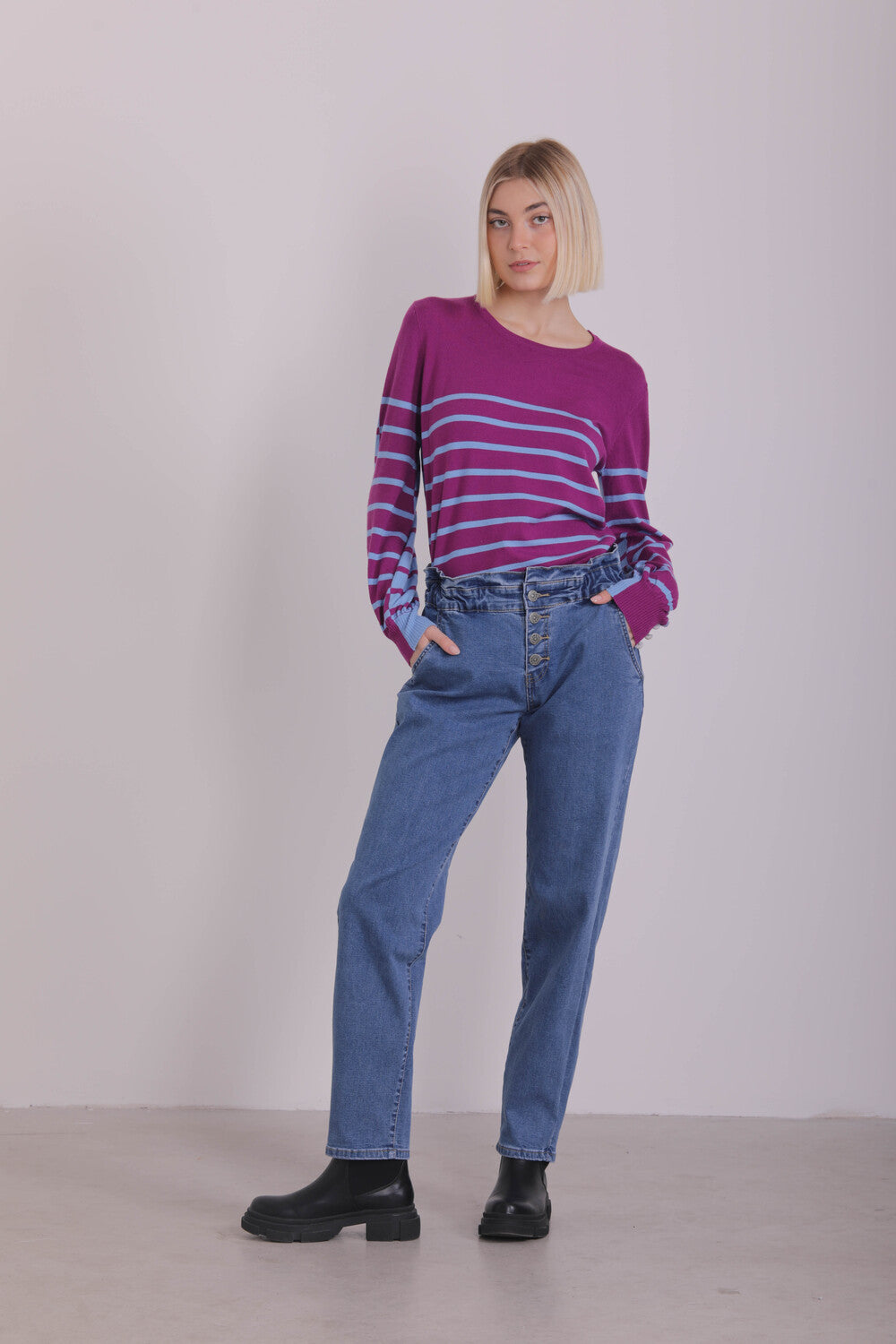 JEANS BAGGY CON OCCHIELLI SU TASCA