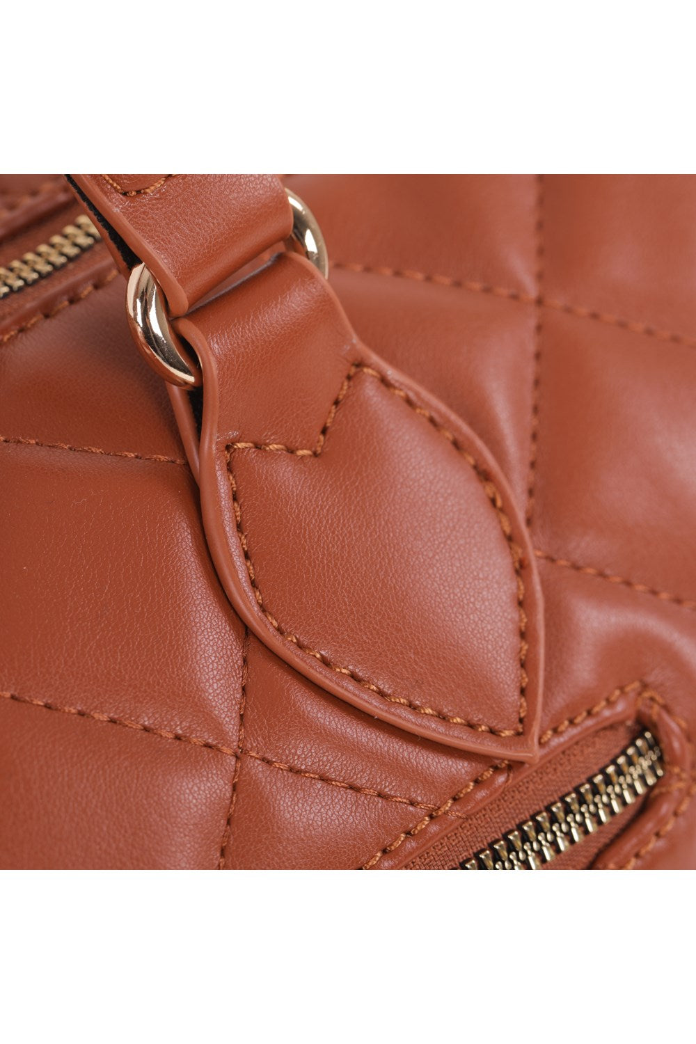 BORSA BAULETTO CON BORCHIE E DETTAGLIO TRAPUNTATO