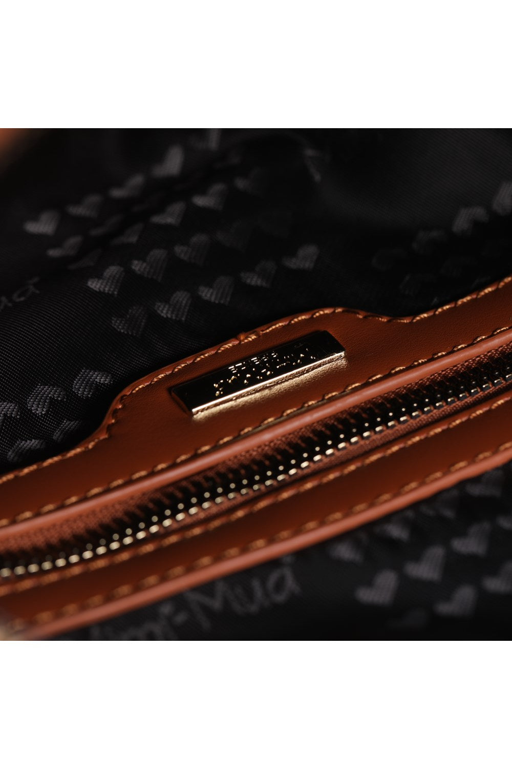 BORSA BAULETTO CON BORCHIE E DETTAGLIO TRAPUNTATO