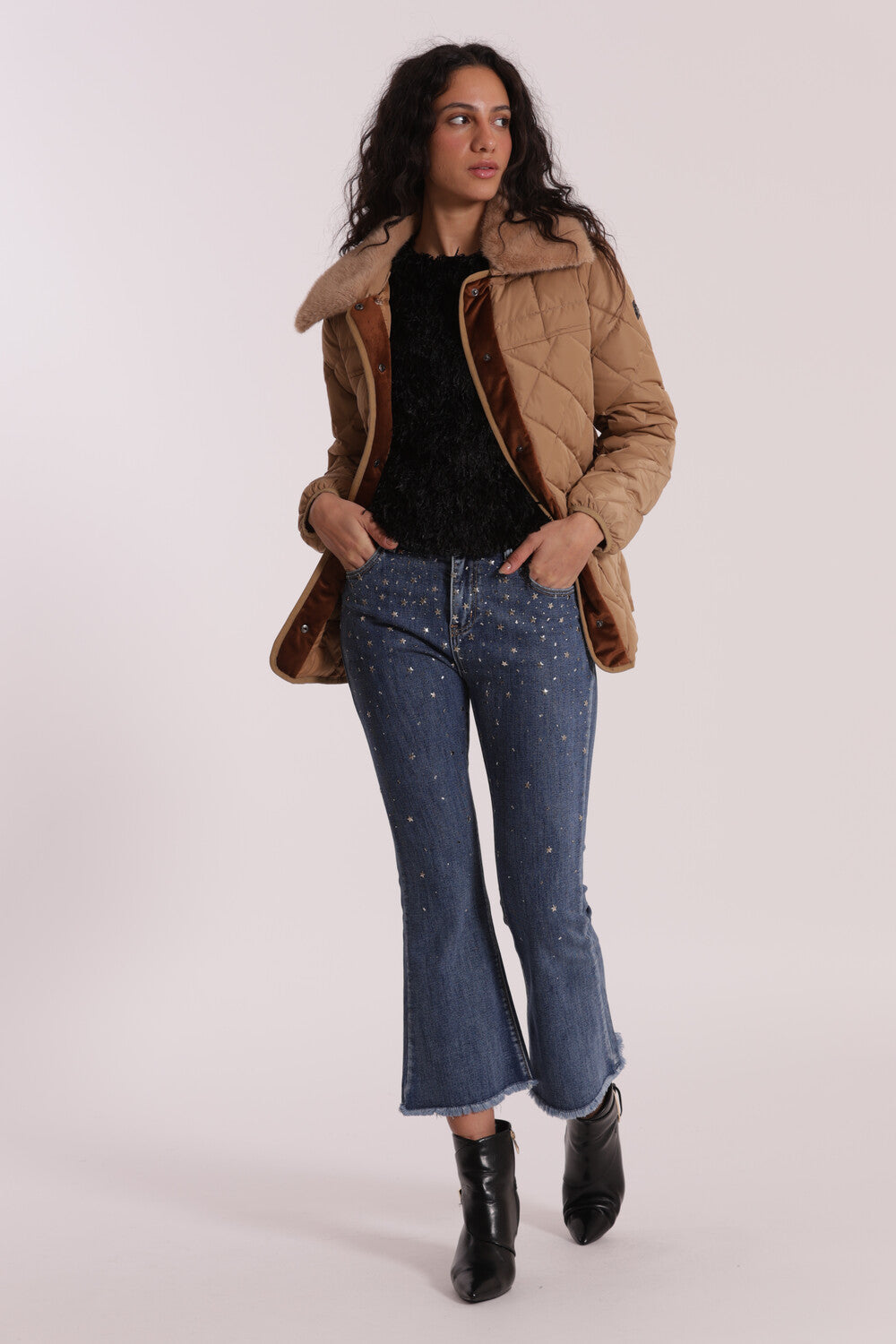 PIUMINO CORTO CON COLLO EFFETTO PELLICCIA CON CINTURA