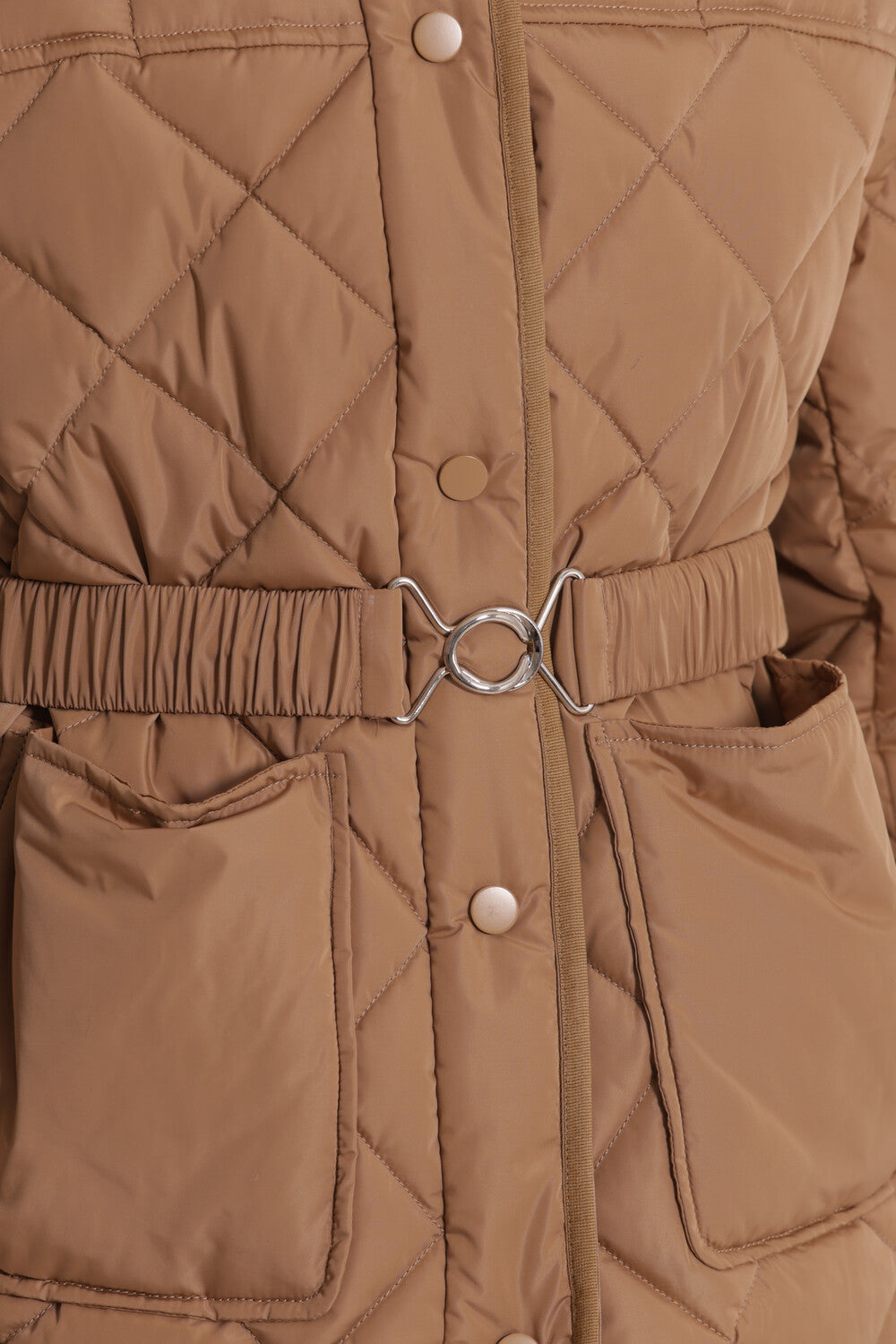 PIUMINO CORTO CON COLLO EFFETTO PELLICCIA CON CINTURA