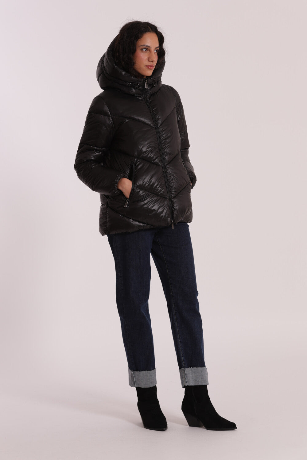 PIUMINO CORTO CON CAPPUCCIO TRAMA GEOMETRICA