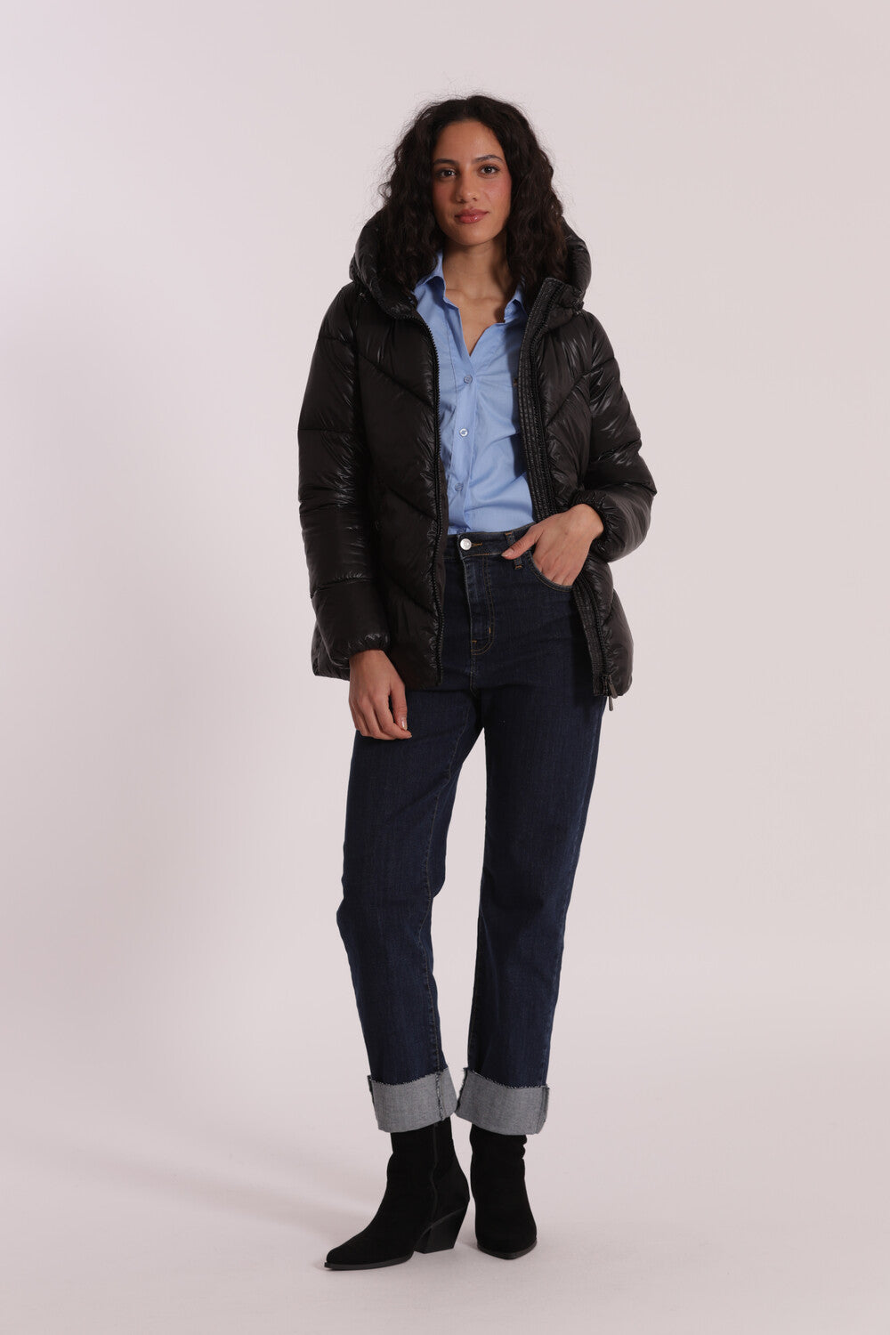 PIUMINO CORTO CON CAPPUCCIO TRAMA GEOMETRICA