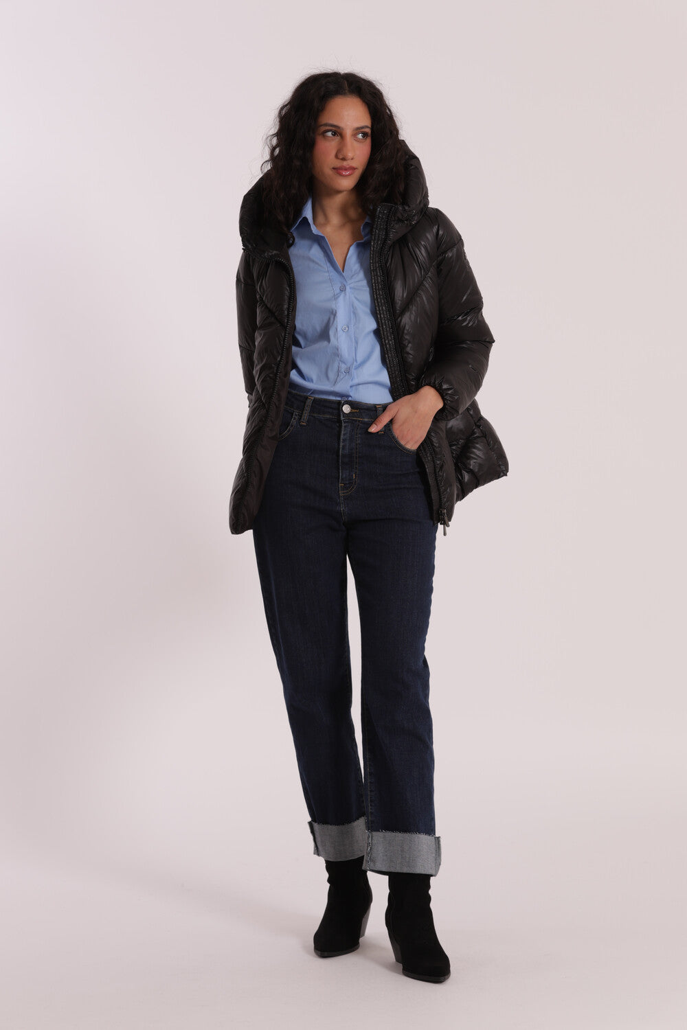 PIUMINO CORTO CON CAPPUCCIO TRAMA GEOMETRICA