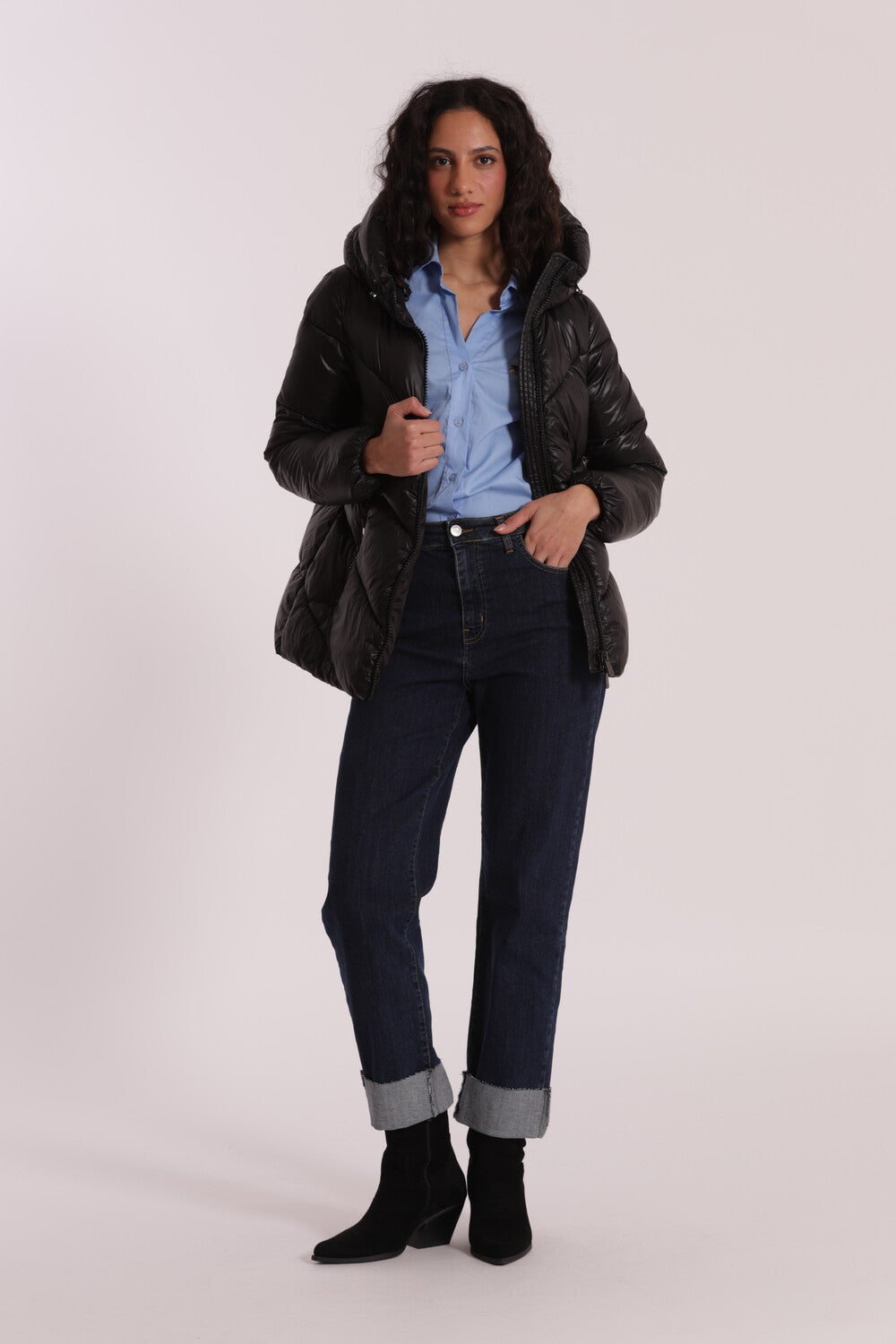 PIUMINO CORTO CON CAPPUCCIO TRAMA GEOMETRICA