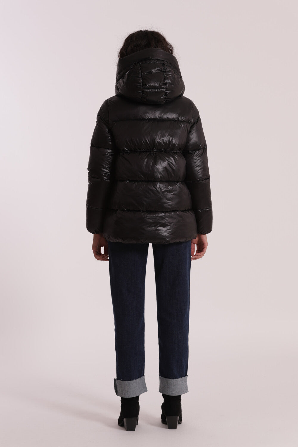 PIUMINO CORTO CON CAPPUCCIO TRAMA GEOMETRICA