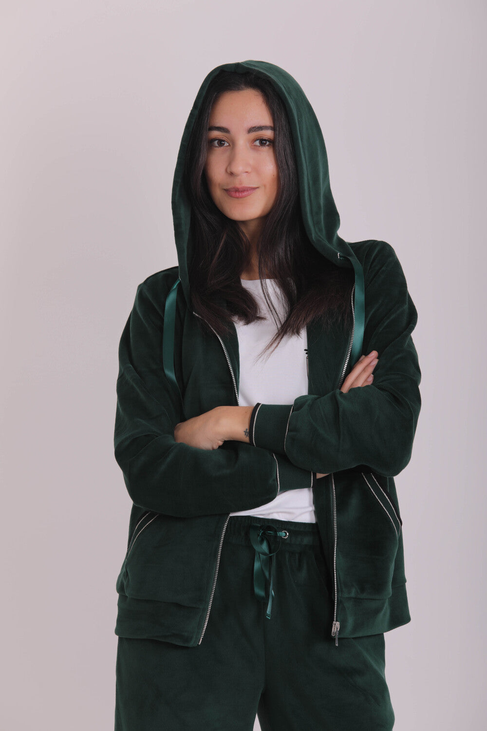 FELPA CON ZIP E CAPPUCCIO EFFETTO VELLUTO