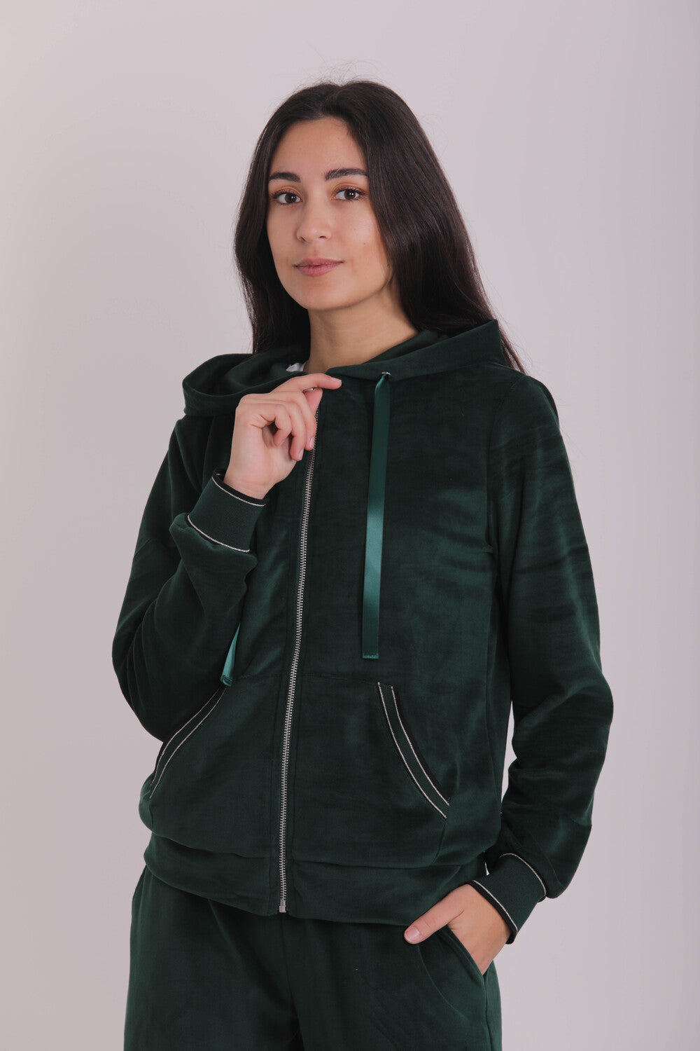 FELPA CON ZIP E CAPPUCCIO EFFETTO VELLUTO