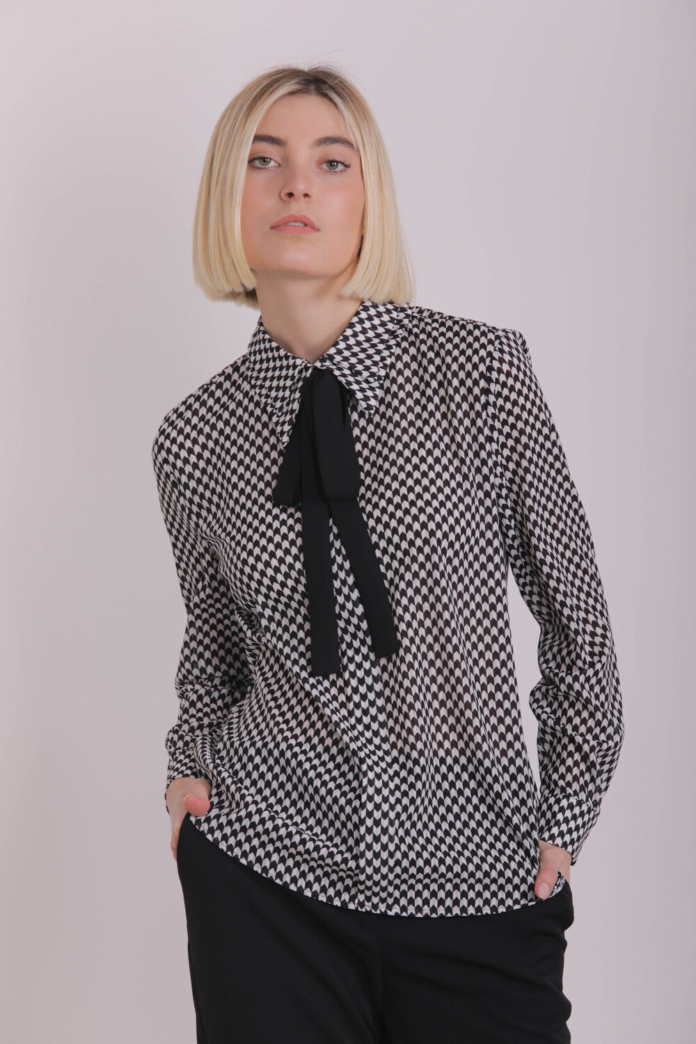 BLUSA CON CRAVATTINA FANTASIA PIED DE POULE