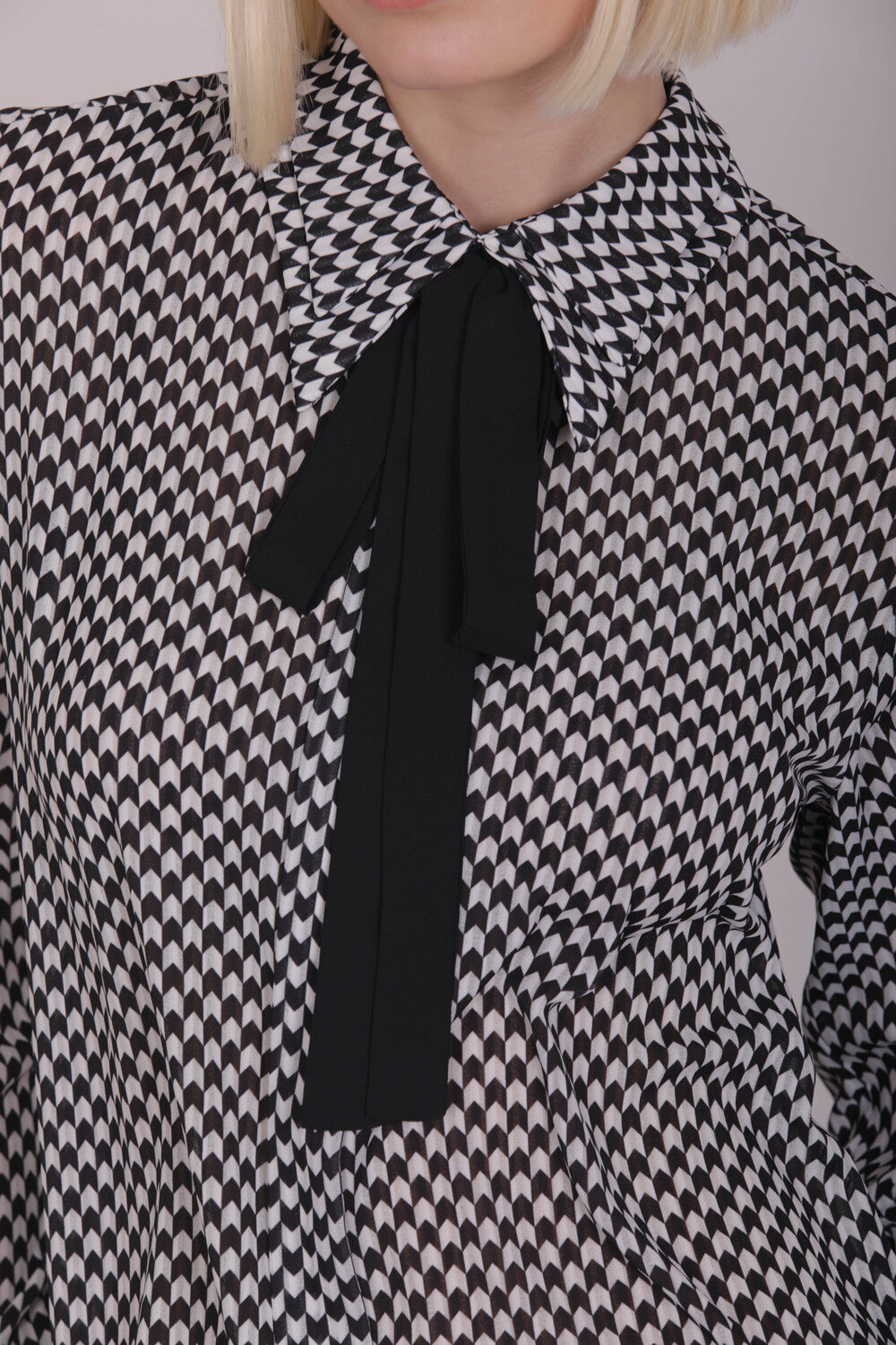BLUSA CON CRAVATTINA FANTASIA PIED DE POULE