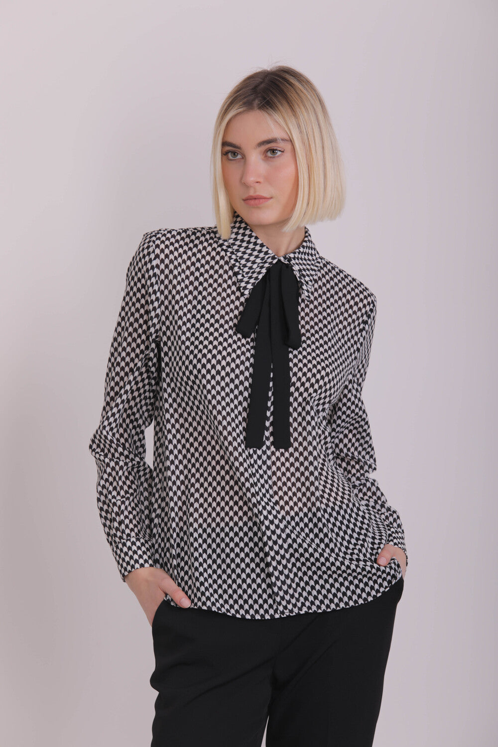 BLUSA CON CRAVATTINA FANTASIA PIED DE POULE