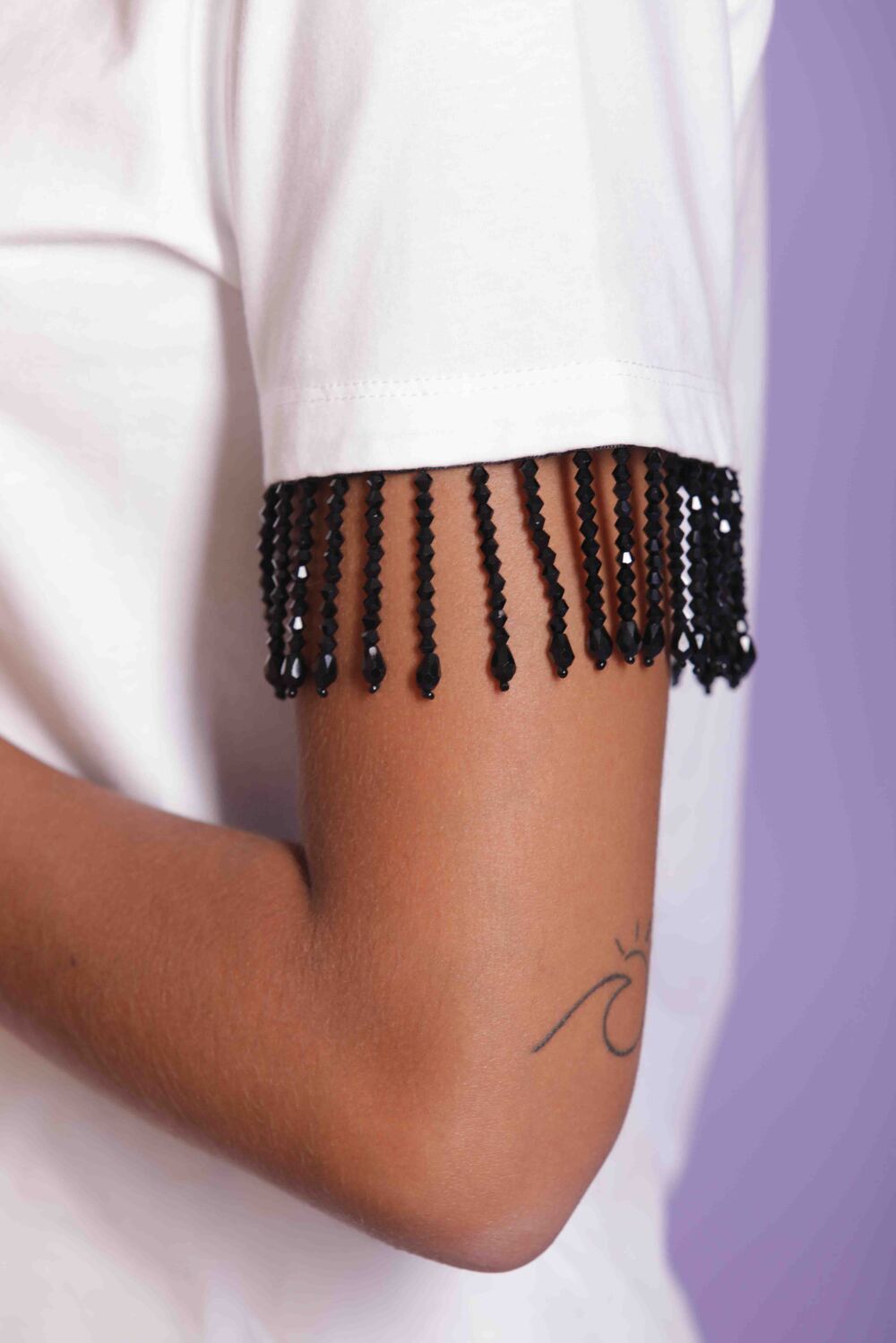 T-SHIRT CON DETTAGLIO FRANGE